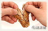 手羽先の美味しい食べ方Ｂ・関節の端をとり除き2本の骨をそれぞれ
